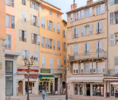 GRASSE : 41, Place aux Aires