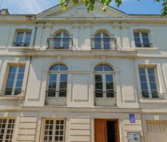 CHINON : 24, place du Général de Gaulle